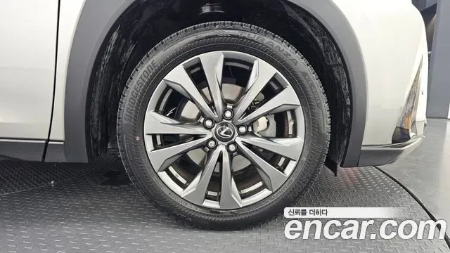 Lexus UX 2.0 F-Sport 2WD, миниатюра 23