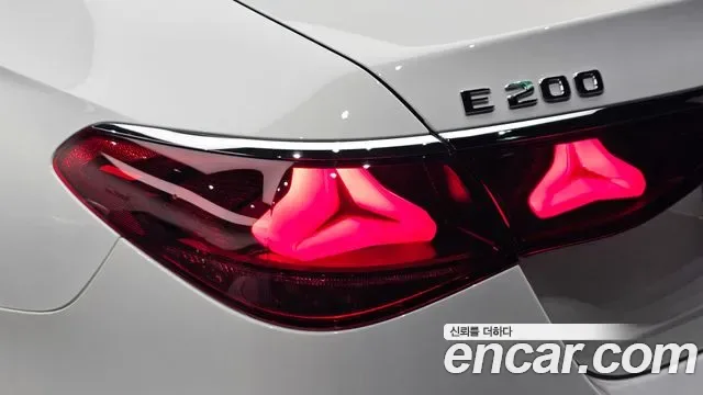 Mercedes-Benz E-Class E200 AMG Line, миниатюра 12