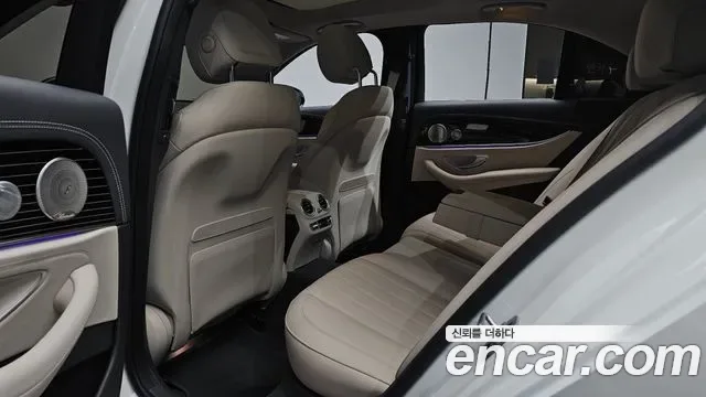 Mercedes-Benz E-Class E450 4MATIC, миниатюра 9
