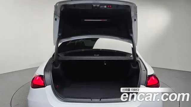 Mercedes-Benz E-Class E300 4MATIC AMG Line, миниатюра 10