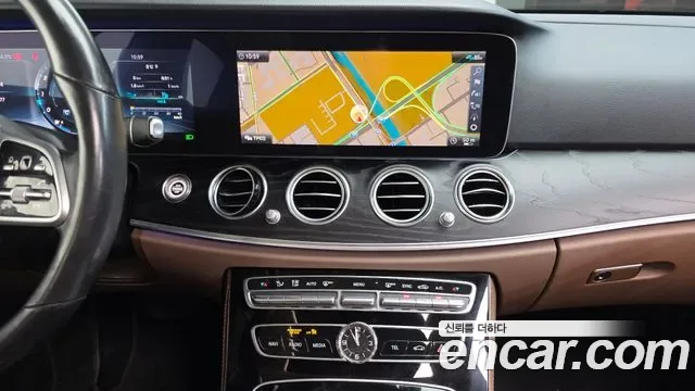 Mercedes-Benz E-Class E300, миниатюра 17