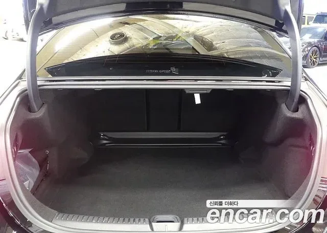 Mercedes-Benz E-Class E300 4MATIC, миниатюра 6