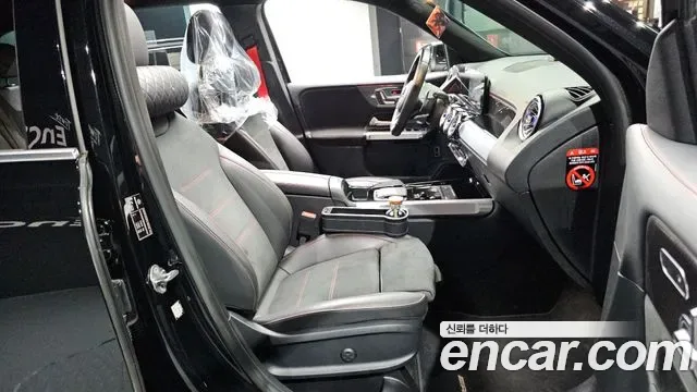 Mercedes-Benz GLB AMG GLB35 4MATIC, миниатюра 11