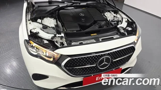 Mercedes-Benz E-Class E200, миниатюра 24