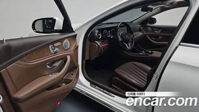 Mercedes-Benz E-Class E300 4MATIC, миниатюра 4