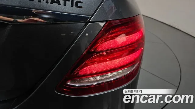 Mercedes-Benz E-Class E300 4MATIC, миниатюра 25