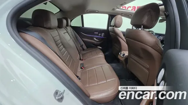 Mercedes-Benz E-Class E300, миниатюра 14