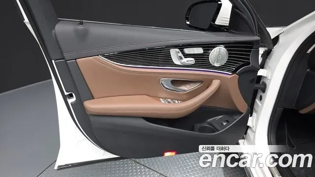 Mercedes-Benz E-Class E450 4MATIC, миниатюра 4