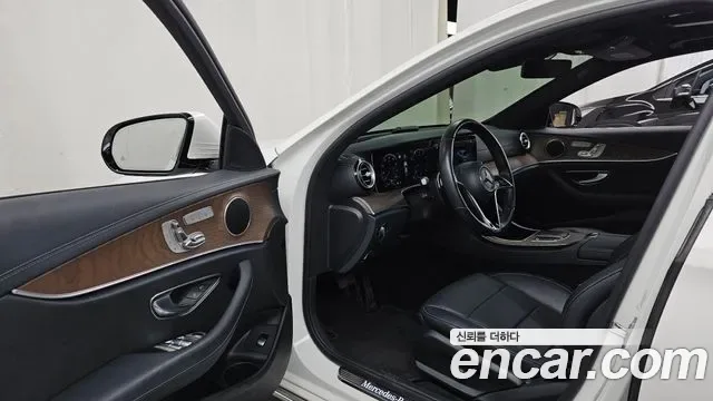 Mercedes-Benz E-Class E250, миниатюра 11