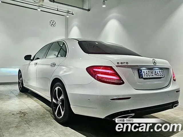 Mercedes-Benz E-Class E250, миниатюра 17