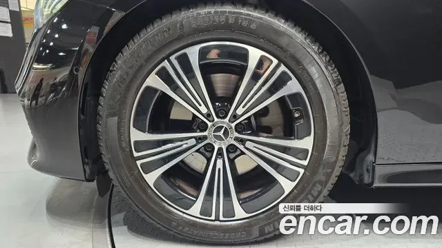 Mercedes-Benz E-Class E200, миниатюра 5