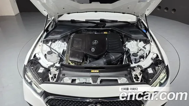 Mercedes-Benz E-Class E200, миниатюра 2