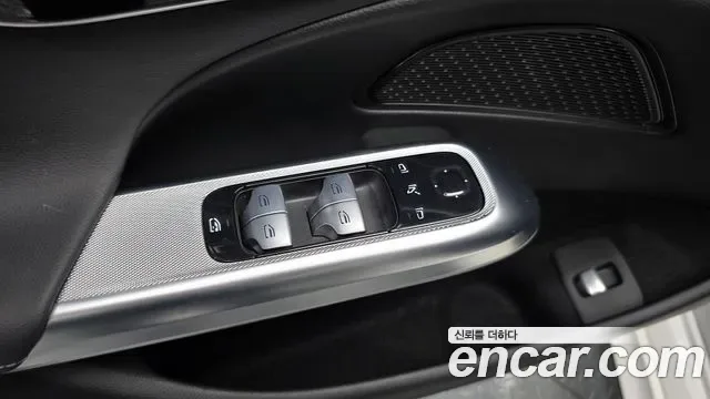 Mercedes-Benz E-Class E200, миниатюра 9