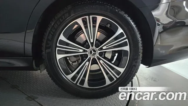 Mercedes-Benz E-Class E200, миниатюра 22