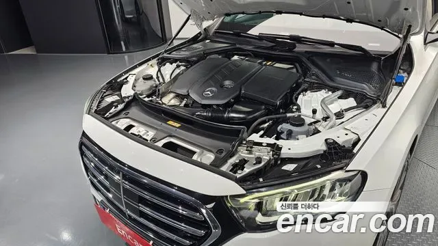 Mercedes-Benz E-Class E220d 4MATIC, миниатюра 17