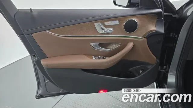 Mercedes-Benz E-Class E250, миниатюра 7