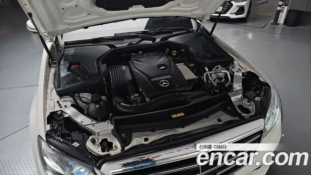 Mercedes-Benz E-Class E300 4MATIC, миниатюра 23