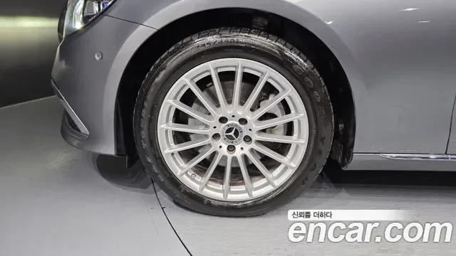 Mercedes-Benz E-Class E250, миниатюра 14