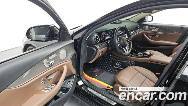 Mercedes-Benz E-Class E300 4MATIC AMG Line, миниатюра 4