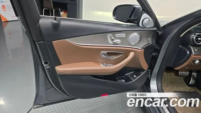 Mercedes-Benz E-Class E300 4MATIC AMG Line, миниатюра 25