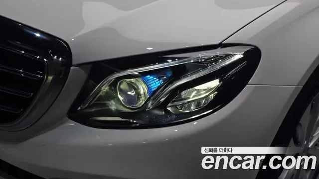 Mercedes-Benz E-Class E300 4MATIC, миниатюра 9