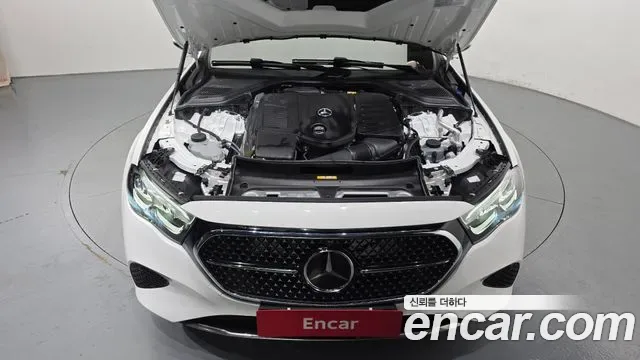 Mercedes-Benz E-Class E200, миниатюра 18