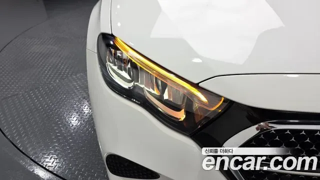 Mercedes-Benz E-Class E200, миниатюра 27