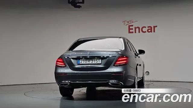Mercedes-Benz E-Class E300 4MATIC, миниатюра 10
