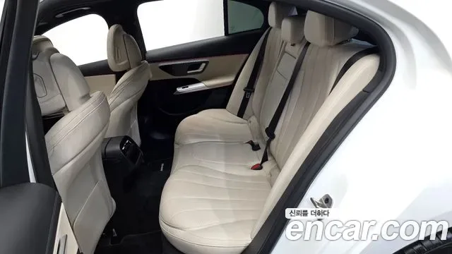 Mercedes-Benz E-Class E200 AMG Line, миниатюра 22
