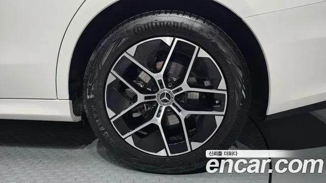 Mercedes-Benz E-Class E200, миниатюра 5