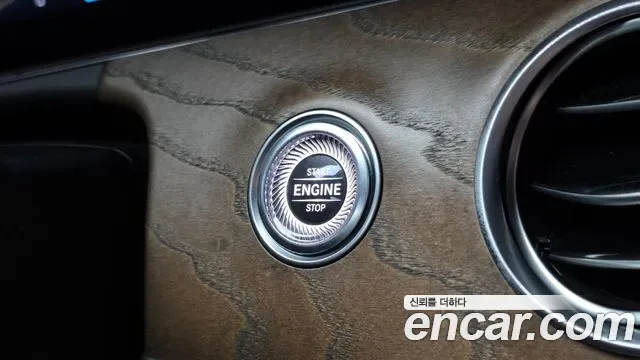Mercedes-Benz E-Class E220d 4MATIC, миниатюра 9