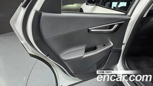 Kia EV6, миниатюра 3