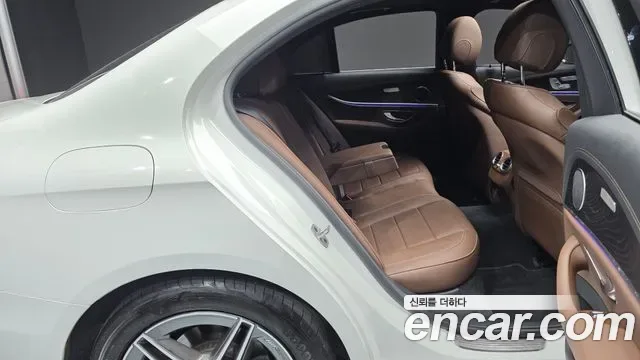 Mercedes-Benz E-Class E250 AMG Line, миниатюра 21