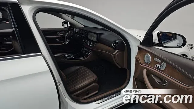 Mercedes-Benz E-Class E300 4MATIC, миниатюра 2