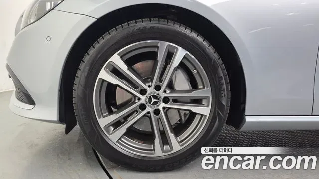 Mercedes-Benz E-Class E350 4MATIC, миниатюра 4