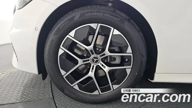 Mercedes-Benz E-Class E200, миниатюра 14