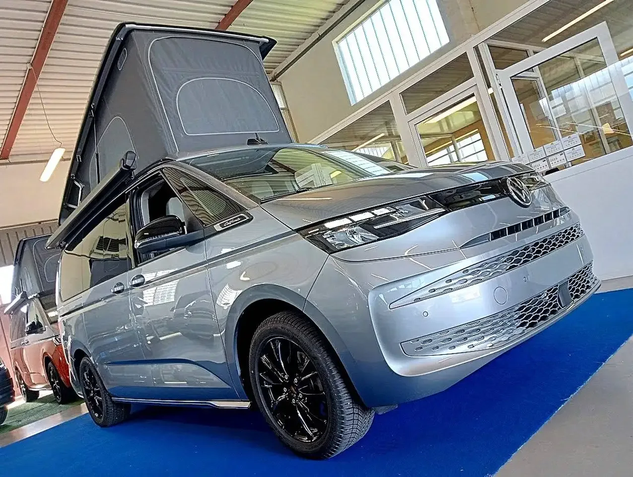 Volkswagen T7 California TOUR DSG 5+5 THULE 18" GANCIO AGEVOLABILE LEGGE 104