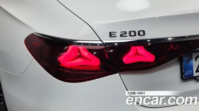 Mercedes-Benz E-Class E200 AMG Line, миниатюра 25