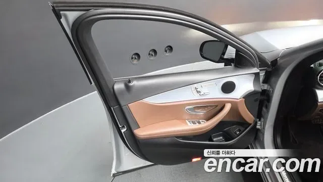Mercedes-Benz E-Class E250, миниатюра 13