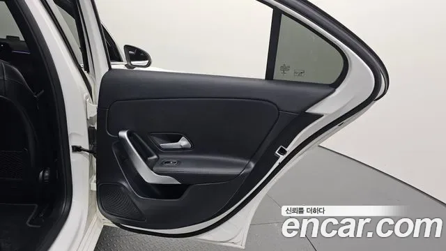 Mercedes-Benz A-Class A200d, миниатюра 24