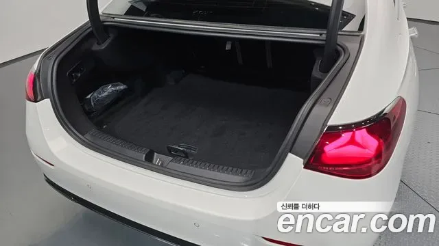 Mercedes-Benz E-Class E220d 4MATIC, миниатюра 9