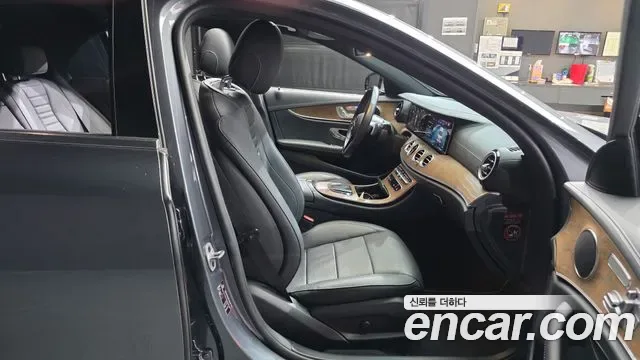 Mercedes-Benz E-Class E250, миниатюра 11