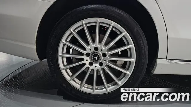 Mercedes-Benz E-Class E220d 4MATIC, миниатюра 8