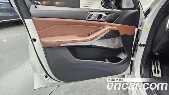 BMW X5 M50i, миниатюра 24
