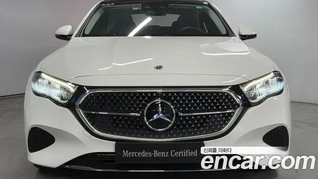 Mercedes-Benz E-Class E200, миниатюра 11