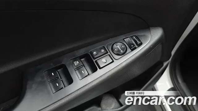 Hyundai TUCSON дизель 2.0 2WD, миниатюра 12