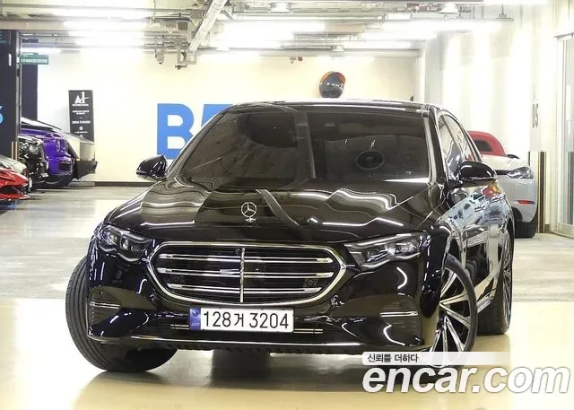 Mercedes-Benz E-Class E300 4MATIC