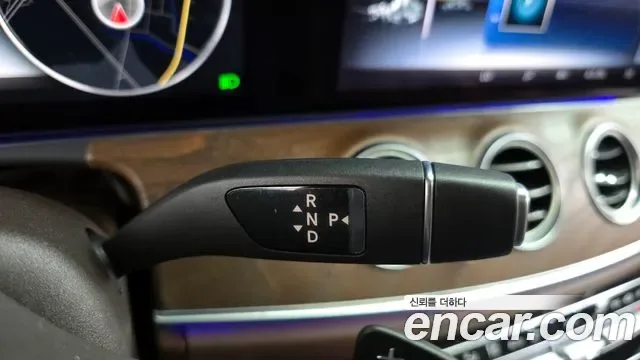Mercedes-Benz E-Class E300 4MATIC, миниатюра 24