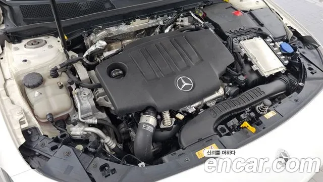 Mercedes-Benz A-Class A200d, миниатюра 10