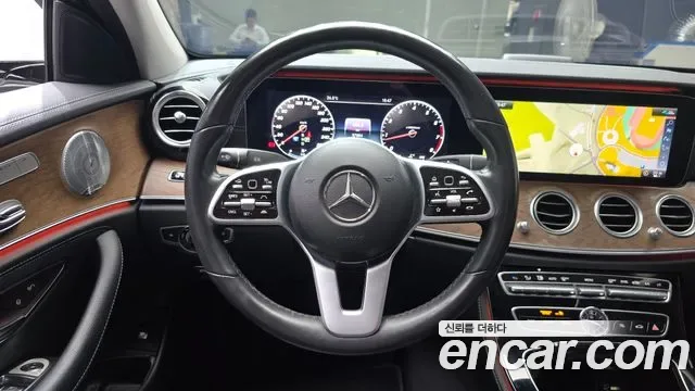 Mercedes-Benz E-Class E300 4MATIC, миниатюра 12